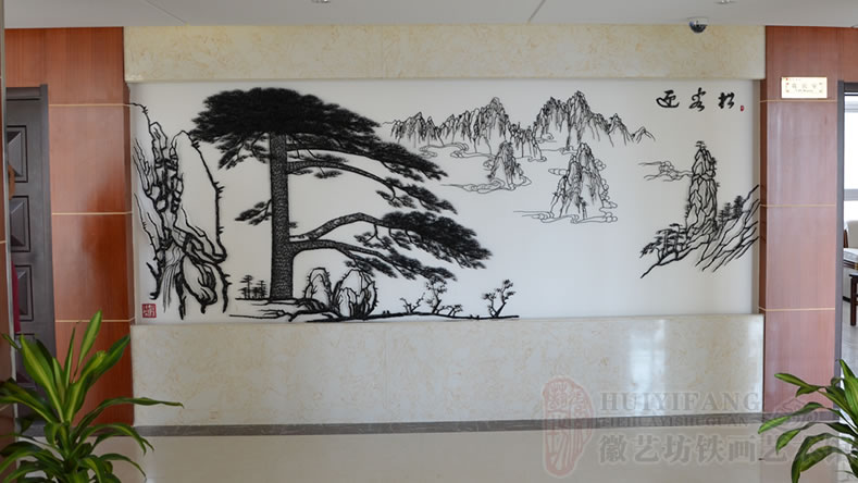 安徽雄峰實(shí)業(yè)定制作為辦公樓壁畫的迎客松鐵畫