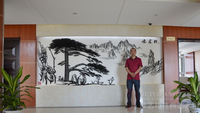 安徽雄峰實(shí)業(yè)定制作為辦公樓壁畫的迎客松鐵畫