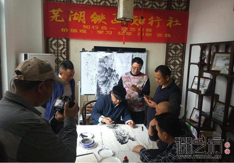 2017.4.15沒(méi)有對(duì)比不是藝術(shù)&mdash;&mdash;鐵畫(huà)知行社第四期課程報(bào)道18