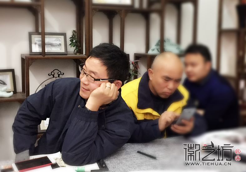 徽藝坊鐵畫藝人走進風(fēng)格色彩 (25)