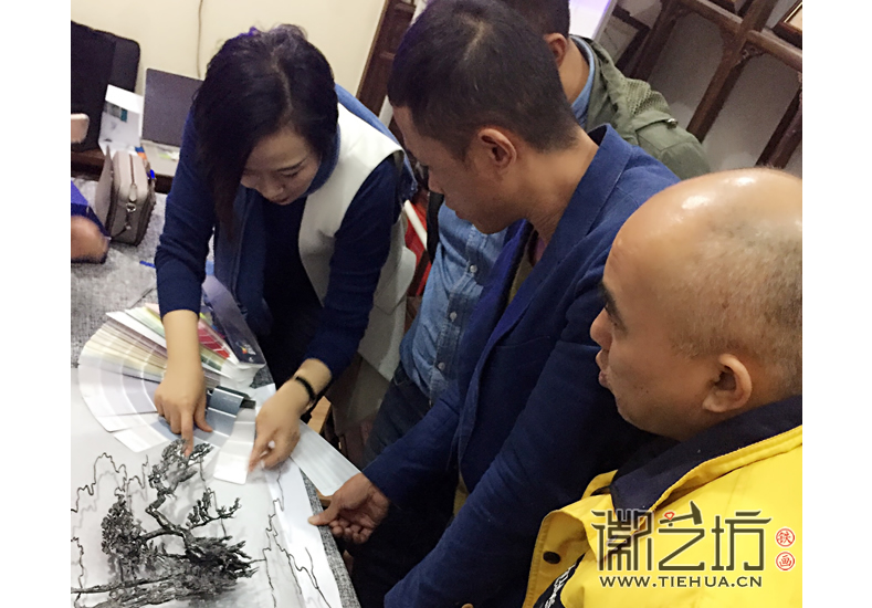 徽藝坊鐵畫藝人走進風(fēng)格色彩 (54)
