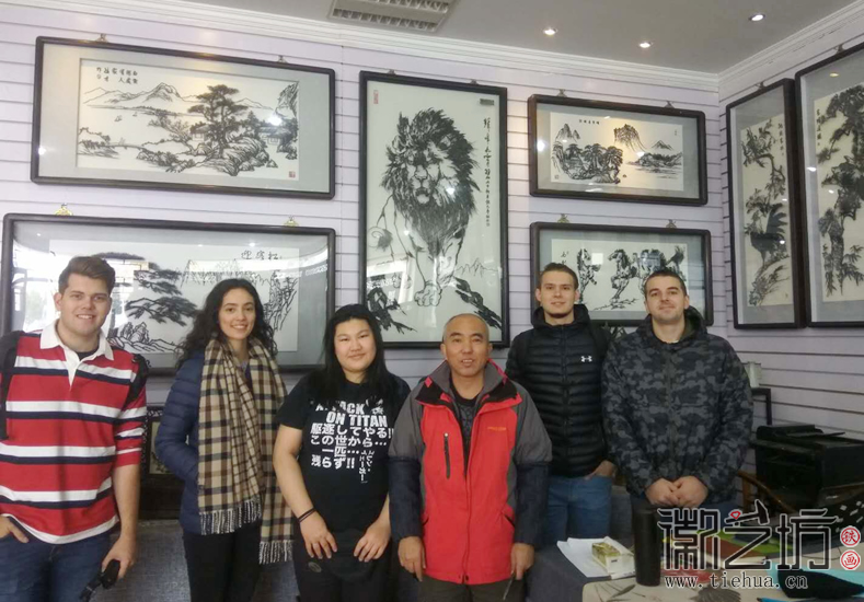 徽藝坊門店內(nèi)一大波外國(guó)人來訪