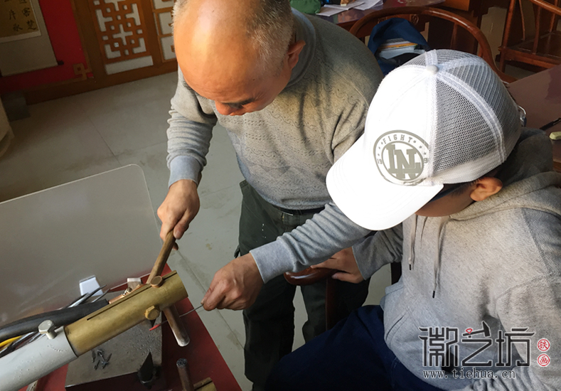 再次走進(jìn)鏡湖小學(xué)真容國學(xué)堂鐵畫課3