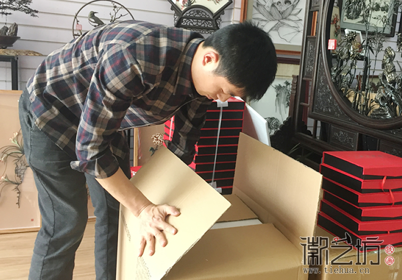 徽藝坊定制蘇州市蕪湖商會(huì)成立大會(huì)紀(jì)念禮品鐵畫(huà) (1)