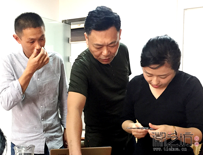 徽藝坊召開蕪湖鐵畫協(xié)會(huì)質(zhì)量標(biāo)準(zhǔn)研討會(huì) (5)