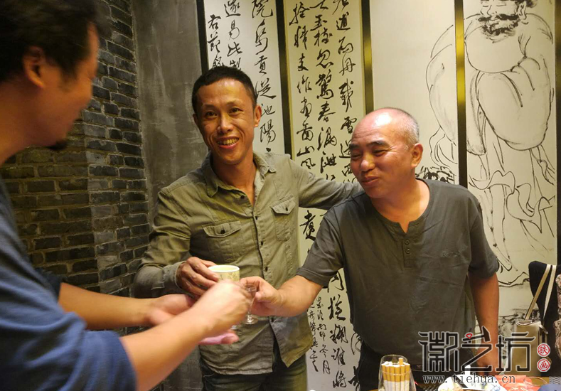 2017年郭兵要拜師宴上的魏民春與儲鐵藝