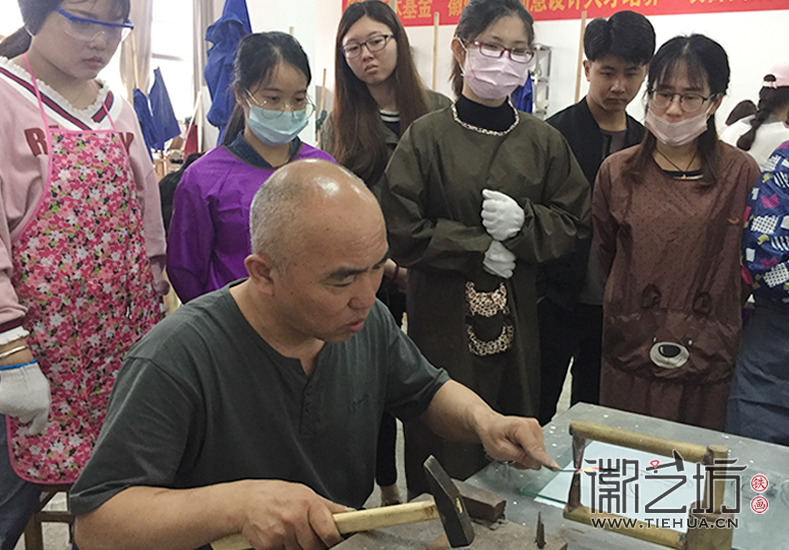 徽藝坊魏民春開(kāi)啟安師大鐵畫(huà)實(shí)踐課 (9)