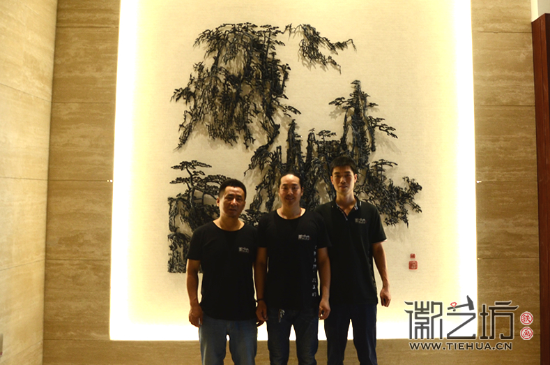 合肥交通銀行裝飾壁畫《黃山風(fēng)景》完工留念1