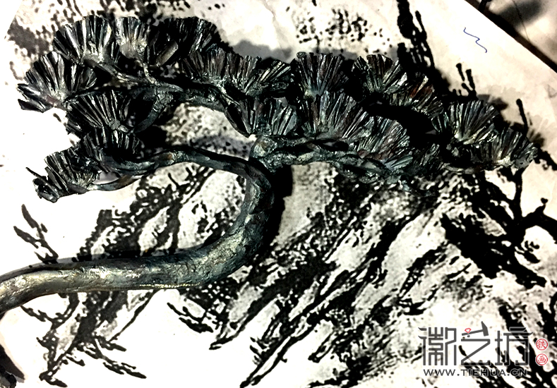 合肥交通銀行裝飾壁畫《黃山風(fēng)景》鍛制現(xiàn)場