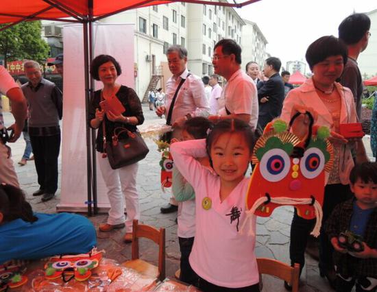 華強(qiáng)社區(qū)第二屆&ldquo;民間工藝&rdquo;文化集市 公益惠民-手工4