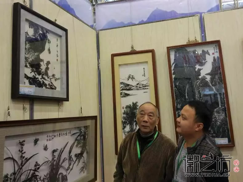 李強(qiáng)與湯傳松大師參觀鐵畫展