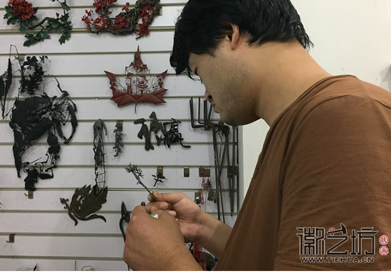 2017.6.13蕪湖鐵畫(huà)人才培養(yǎng)培訓(xùn)班學(xué)員來(lái)徽藝坊參觀學(xué)習(xí)7