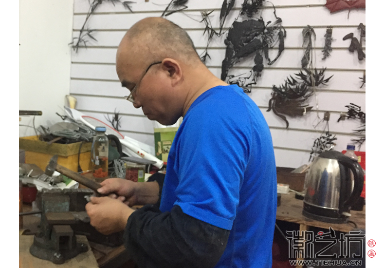 同福碗粥紀念鐵畫定制加班進行時1