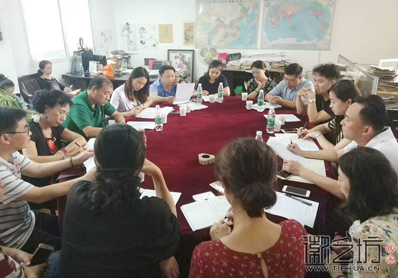 蕪湖市鏡湖區(qū)人大、區(qū)政府及相關領導來徽藝坊鐵畫調研指導6