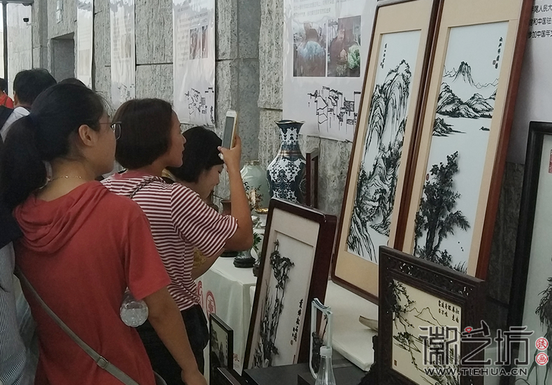 第三屆非物質(zhì)文化遺產(chǎn)大展蕪湖鐵畫(huà)展位2