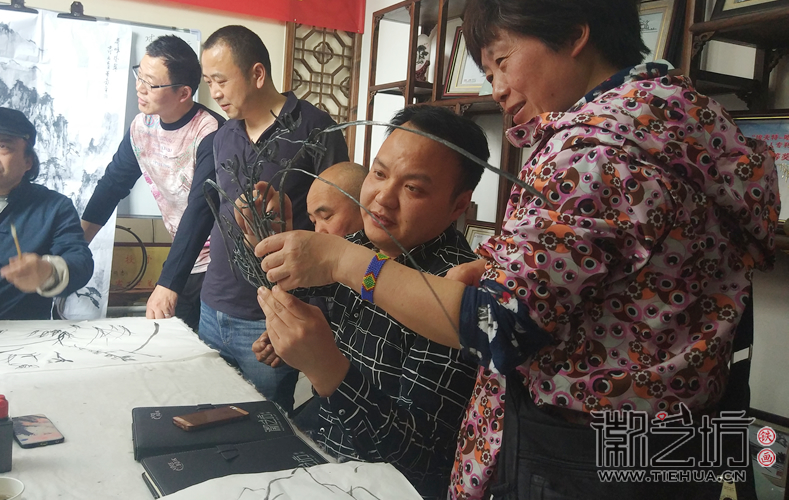 《云水禪心》鐵畫鍛制成型研討會(huì)現(xiàn)場(chǎng)