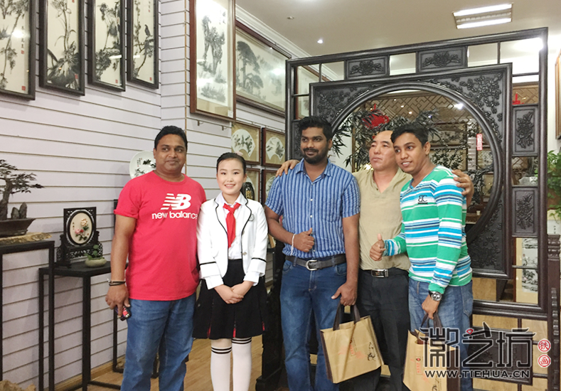 弘揚傳統(tǒng)文化宣傳蕪湖鐵畫小記者到徽藝坊錄制參賽作品 (4)