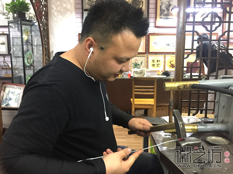 李強李剛工作現(xiàn)場2