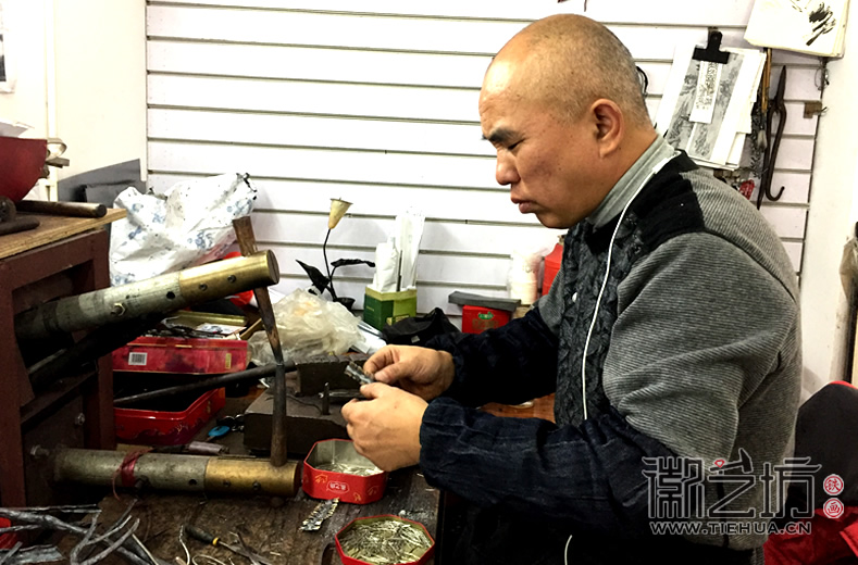 徽藝坊又一大作完成&mdash;&mdash;鐵骨傲霜雪家居裝飾鐵畫 (4)