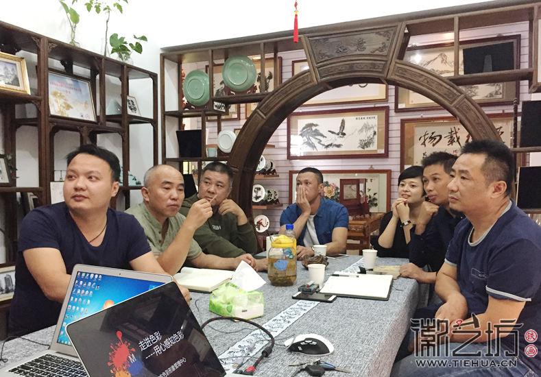 韓會玲老師帶領(lǐng)鐵畫藝人們一同走進(jìn)色彩1 (11)