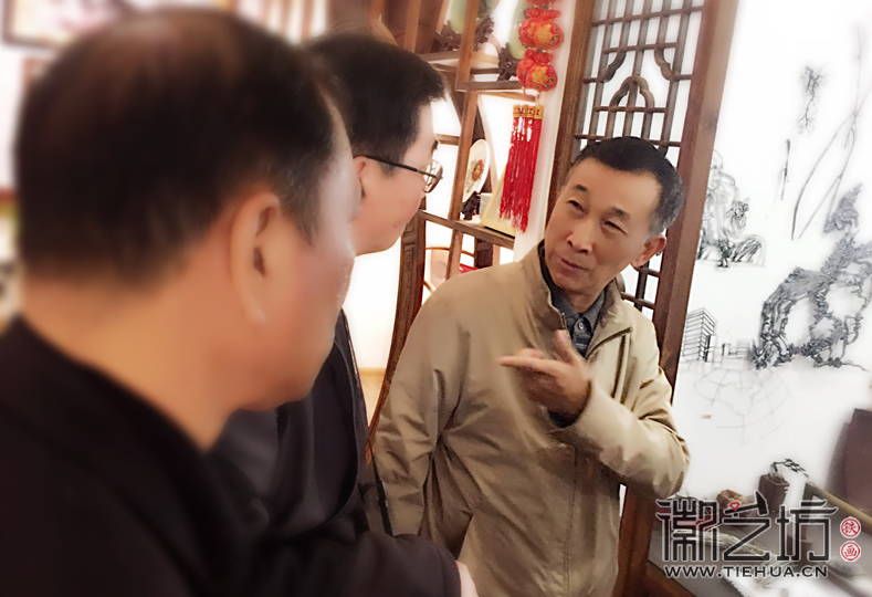 2017.11.1蕪湖市人大代表一行蒞臨徽藝坊鐵畫指導工作 (2)