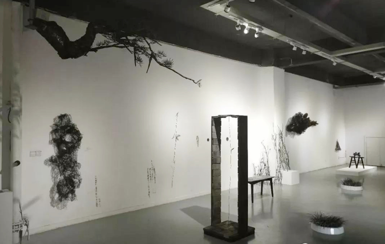 錢悅 鐵畫與裝置《松竹梅蘭園》1