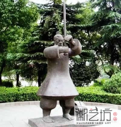 2 蕪湖鳩茲廣場旁的干將鑄劍雕塑