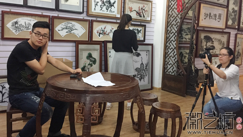 大學(xué)生采訪徽藝坊鐵畫銷售李棟凌2 (2)