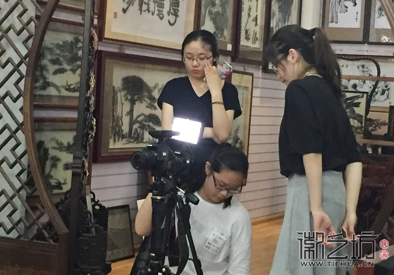 大學(xué)生采訪徽藝坊鐵畫銷售李棟凌2 (1)