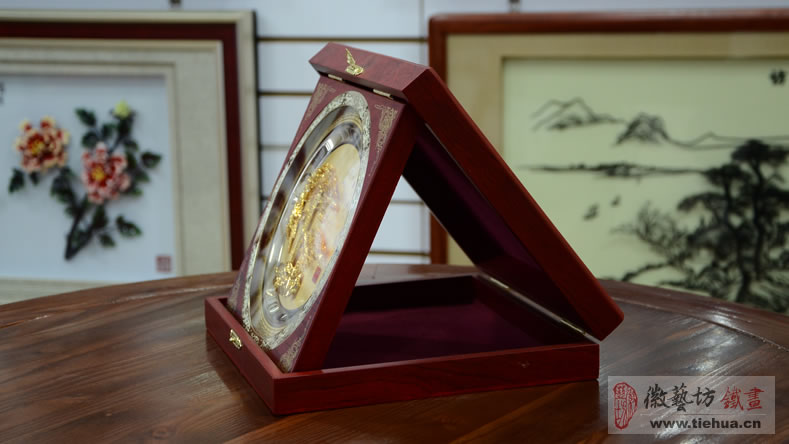 安徽省外經(jīng)建設(shè)集團(tuán)有限公司定制的企業(yè)商務(wù)禮品迎客松金畫